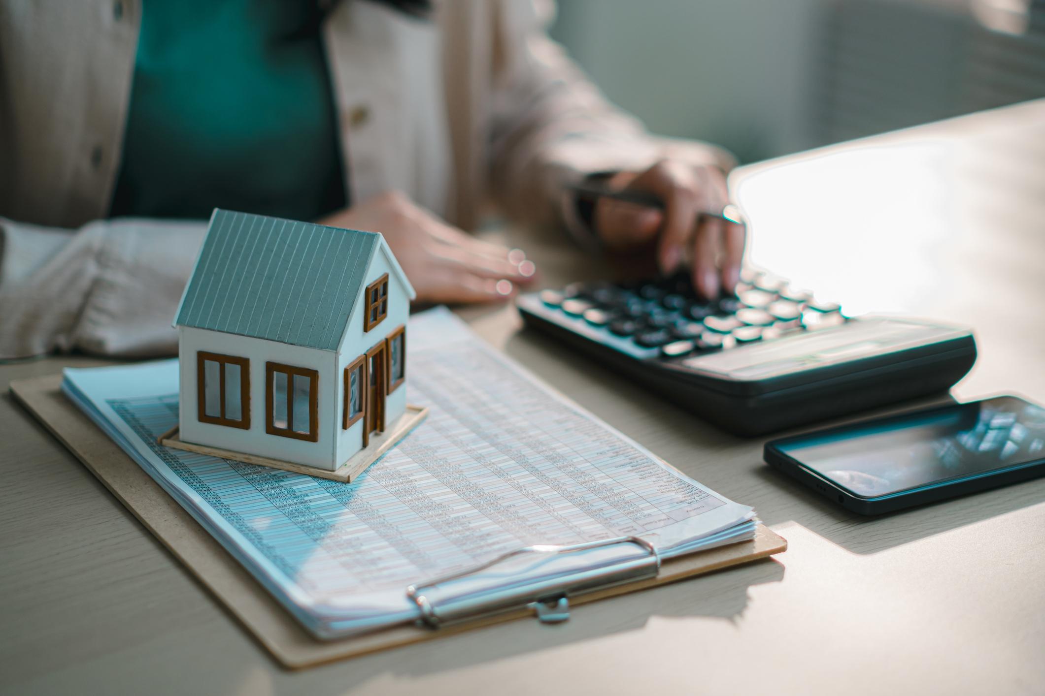 How to calculate home equity using current home value and outstanding mortgage balance